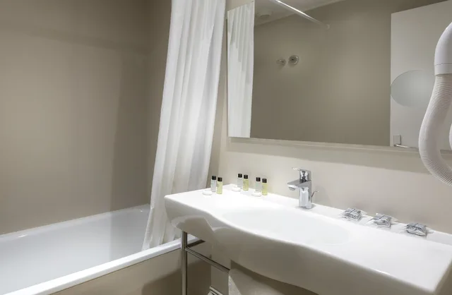 Room, Triple, 3 Beds, Hotel Du Lion 4/4