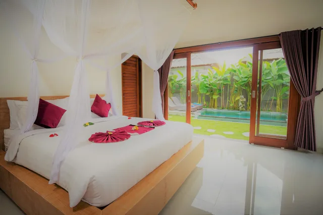 فيلا فاخرة بسرير كوين، Three Gold Luxury Private Villas 1/4