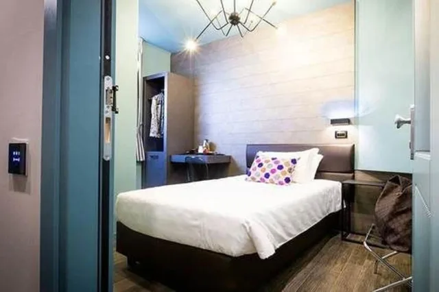 غرفة مفردة، Hotel Globus 9/11
