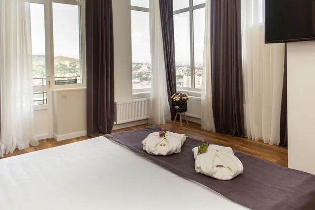 غرفة قياسية بسرير كوين، Vista Hotel 2/2