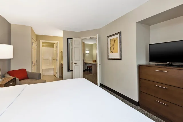 جناح بسريرين كوين بغرفتي نوم بمطبخ، STAYBRIDGE SUITES KALAMAZOO 3/4