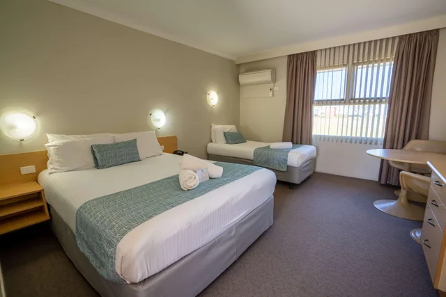 غرفة قياسية بسرير مزدوج، Hospitality Carnarvon, SureStay Collection By Best Western 3/7