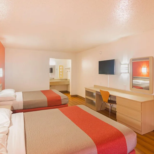 2 Queen Beds - ADA/Tub، Motel6 Lawton, OK 7/9