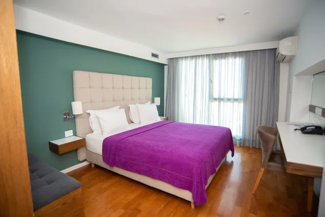 Bougainville Bay Hotel، ساراندا 18/78