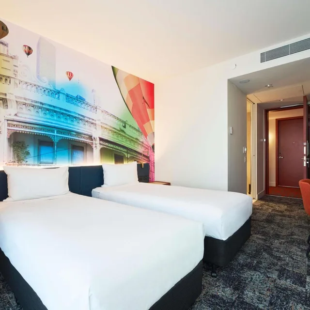 Deluxe, King Bed, Convertible Double Bed، ibis Styles Melbourne Airport 2/7