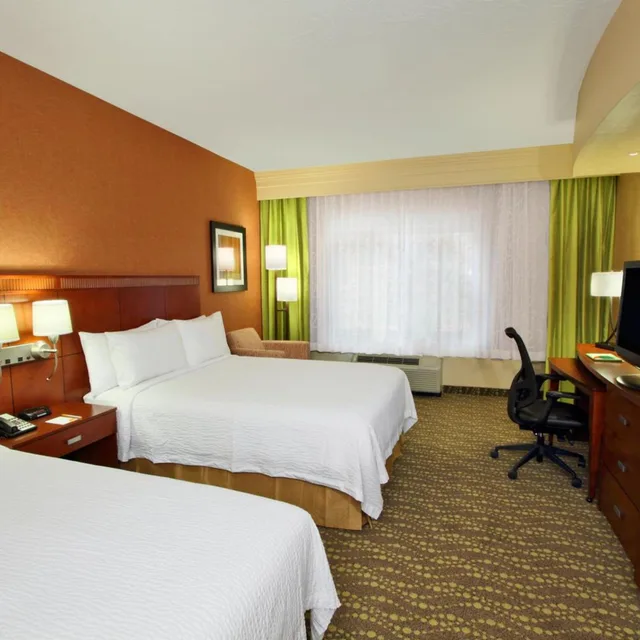 غرفة بسريرين كوين مع أريكة، Courtyard St. George 1/4