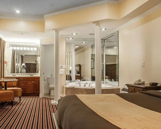 جناح بسرير كينج، Econo Lodge At The Falls North 2/2