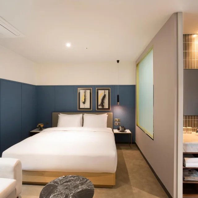 Deluxe, King Bed, Hound Premier Nampo 1/3
