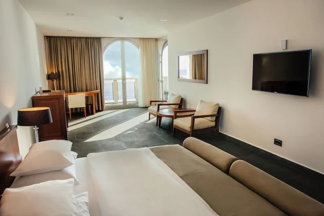 جناح فاخر بسرير مزدوج بإطلالة على البحر بشرفة مع أريكة، Avala Resort and Villas 4/4
