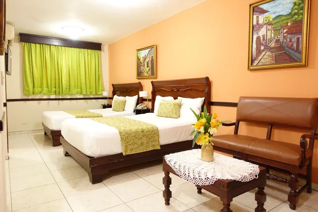 جناح جونيور بسريرين كوين، Hotel Platino 2/6