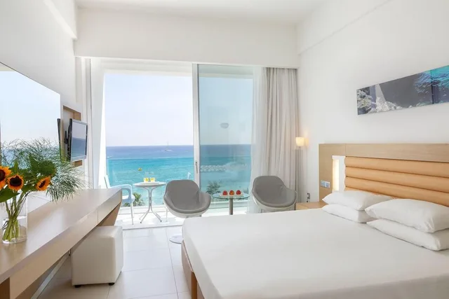 غرفة كلاسيكية بإطلالة على البحر، Vrissaki Beach Hotel 1/1