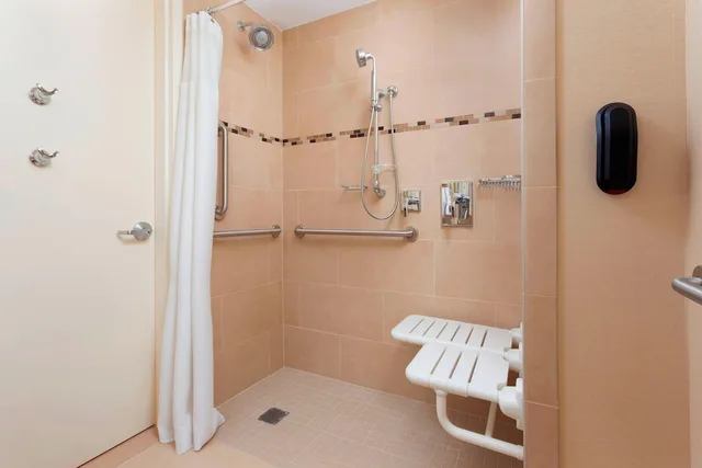 غرفة بسرير كينج بإطلالة على المدينة لذوي الإعاقة، Fairfield by Marriott Inn & Suites New York Midtown Manhattan/Penn Station 6/6