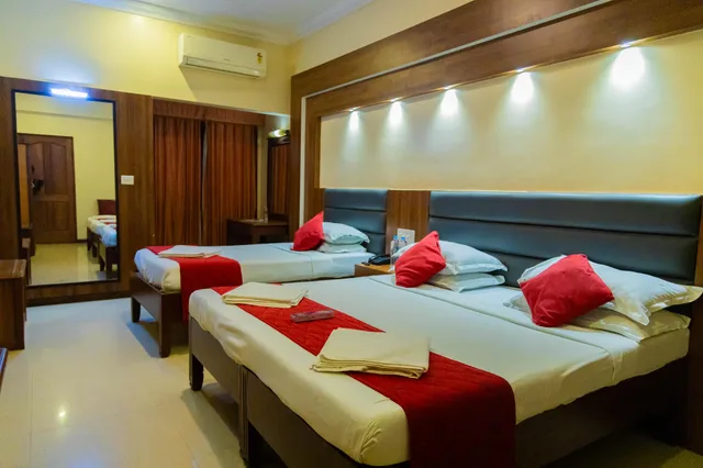 غرفة تنفيذية ثلاثية بسرير كينج وسرير فردي، Hotel Chitra Park 1/2