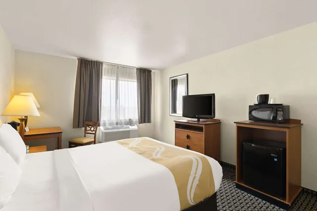 غرفة بسرير كوين لذوي الإعاقة، Quality Inn Cheyenne I-25 South 2/5
