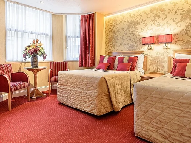 غرفة كلاسيكية ثلاثية بسرير مزدوج وسرير فردي، Montana Hotel London 1/2