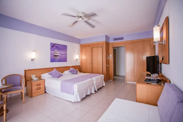 غرفة كلاسيكية ثلاثية بشرفة، Servatur Don Miguel - Adults Only 5/7