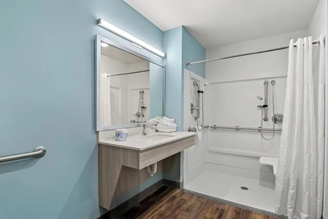جناح بسرير كوين لذوي الإعاقة، WoodSpring Suites Newington - Hartford South 2/2
