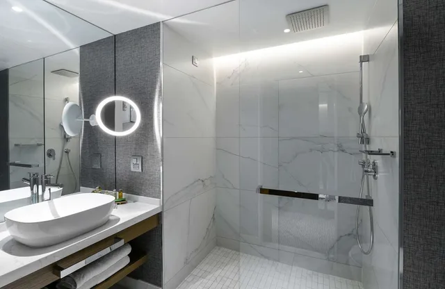 غرفة بريميوم بسرير كينج بإطلالة على البحر، Makedonia Palace, WorldHotels Luxury 3/4