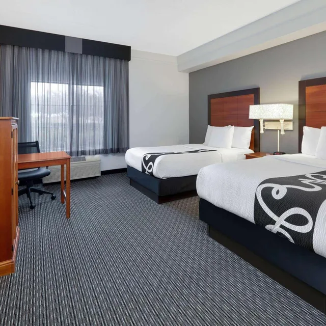 غرفة ديلوكس بسريرين لذوي الإعاقة، La Quinta Inn Suites Dallas North Central 1/2