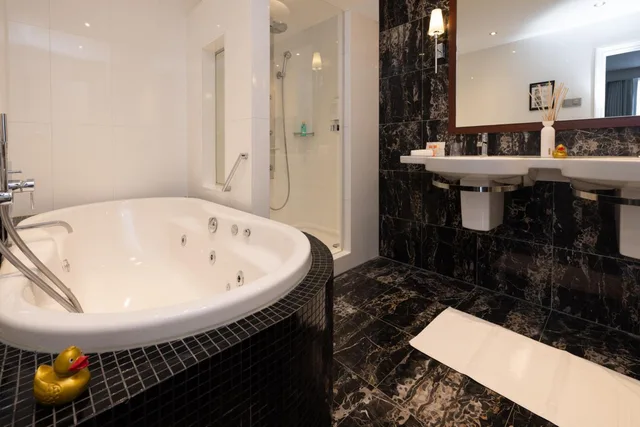 جناح سوبيريور بسرير كينج، GOLDEN TULIP HOTEL CENTRAL 4/6
