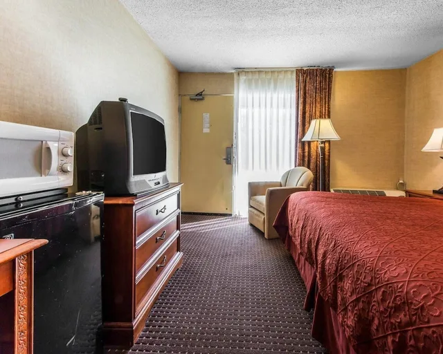 غرفة بسرير كوين لذوي الإعاقة، Quality Inn & Suites Erie near Casino 1/2
