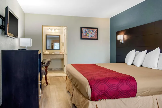 غرفة بسرير كينج، Econo Lodge Freeport - Brunswick Area 1/1