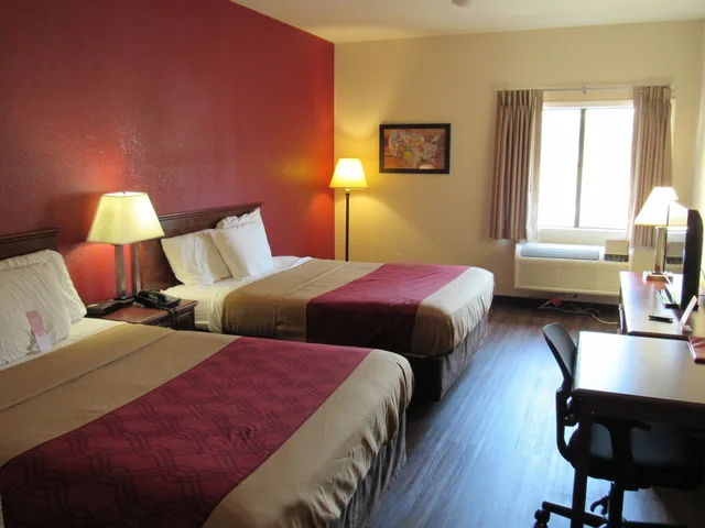 غرفة بسريرين كوين، Econo Lodge Carlisle Central 2/9