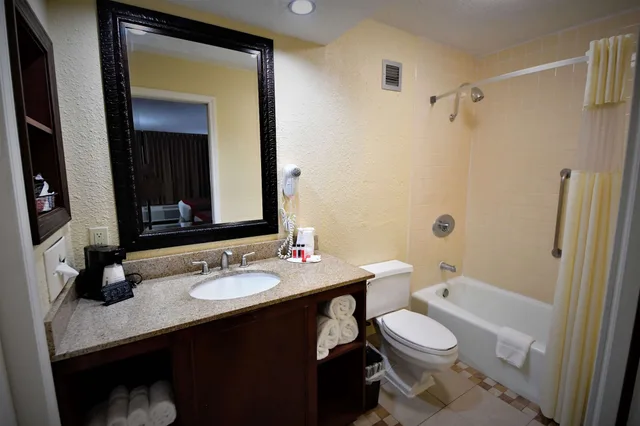غرفة بسريرين كوين، Ramada Hotel & Conference Center By Wyndham Jacksonville 3/4