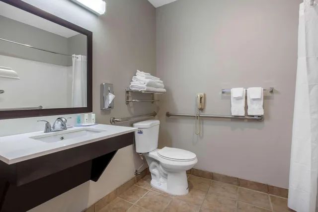 غرفة بسرير كينج، Clarion Inn Kingman I-40 Route 66 5/7