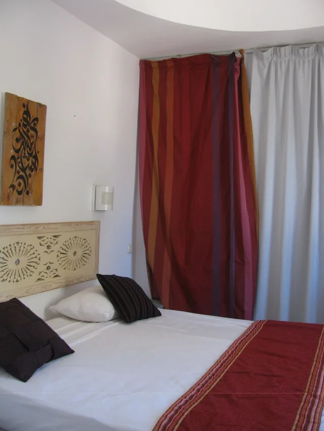 Family Suite, Queen and Twin Beds, Dar Salem 2/3