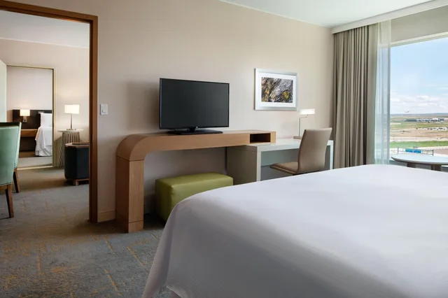 جناح بسرير كينج بغرفتي نوم، The Westin Denver International Airport 4/10