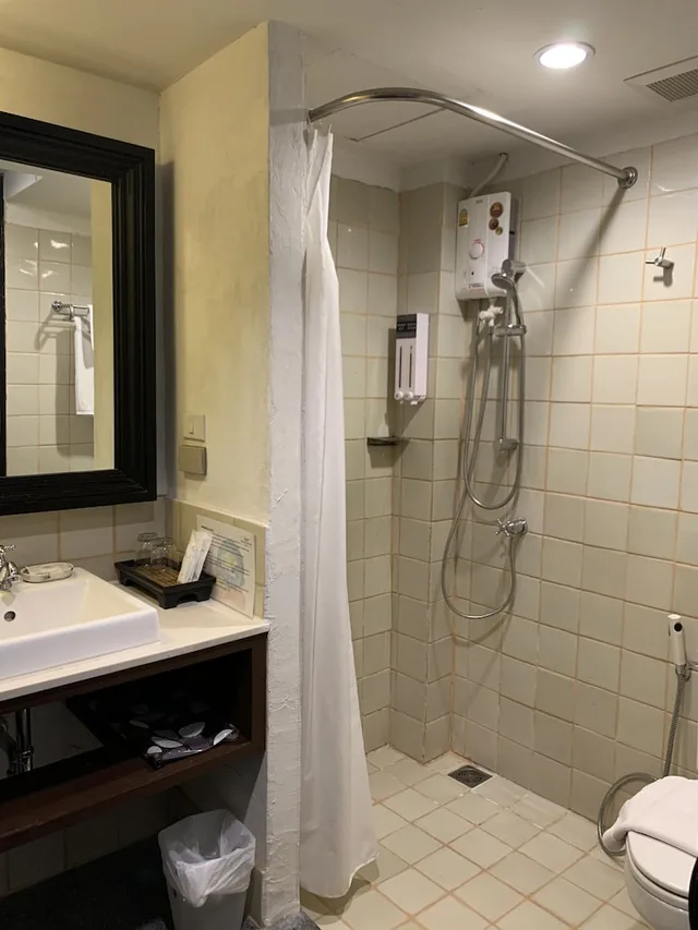 غرفة قياسية بسريرين منفصلين، 99 the Gallery Hotel 2/2