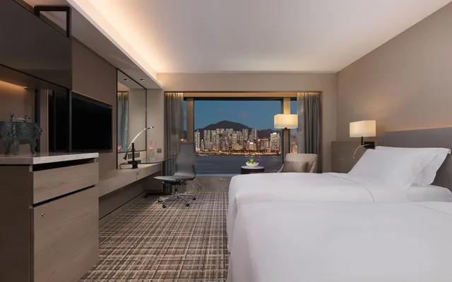 غرفة ديلوكس بسريرين منفصلين بإطلالة على المرفأ، New World Millennium Hong Kong 1/3