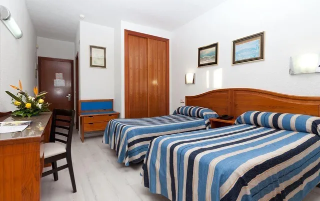 غرفة قياسية ثلاثية، Cabana Hotel 2/3