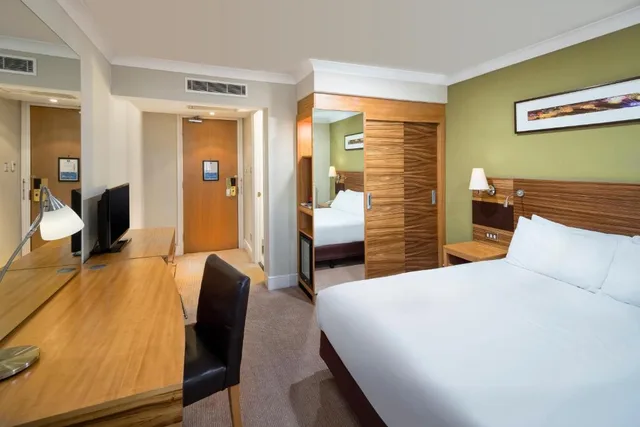 جناح بسرير كينج بغرفة نوم واحدة بإطلالة، Crowne Plaza Chester 1/3