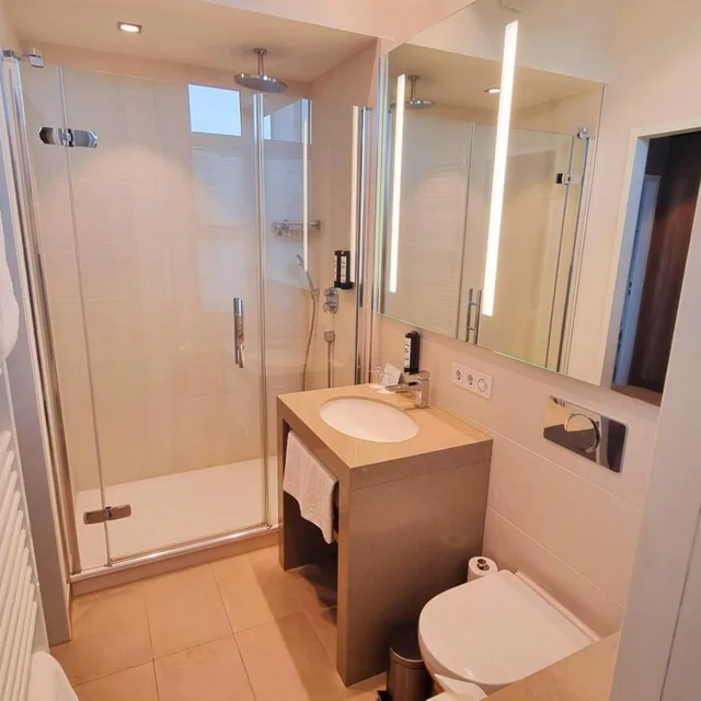 Suite, King Bed, Balcony, Hotel Panorama Hamburg-Harburg 8/9