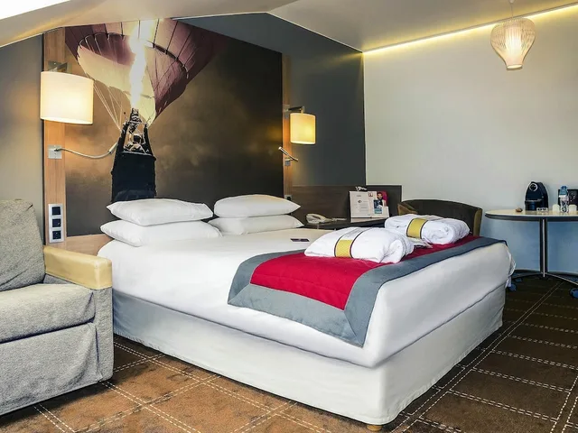 غرفة بريفيليج بسرير مزدوج مع أريكة، Mercure Vienne Sud Chanas Hotel 1/3