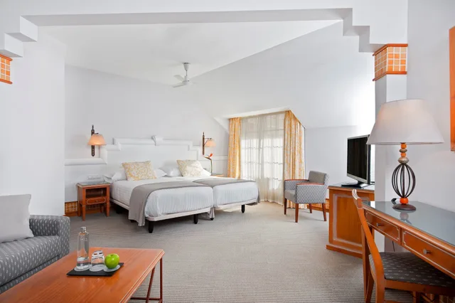 The Level, Junior Suite, Queen Bed, Sofa, Melia Atlantico Isla Canela 5/7