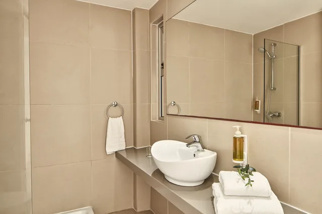 غرفة بسريرين منفصلين بإطلالة على البحر، Atlantica Sancta Napa Resort 2/2