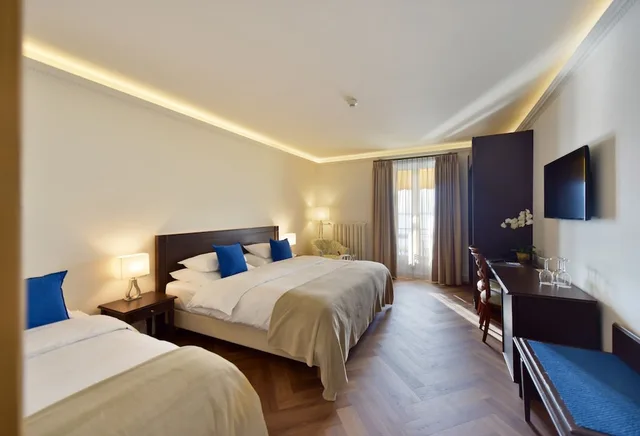 غرفة سوبيريور ثلاثية بثلاثة أسرّة بإطلالة على البحيرة، GOLF HOTEL RENE CAPT 1/5