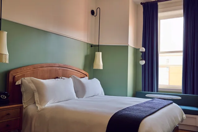 غرفة بسرير كينج، The Drayton Hotel Savannah, Curio Collection by Hilton 1/1