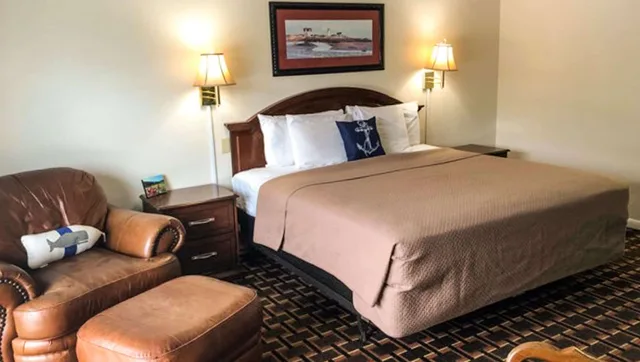 جناح جونيور بسرير كينج، The Colonial Inn 2/3
