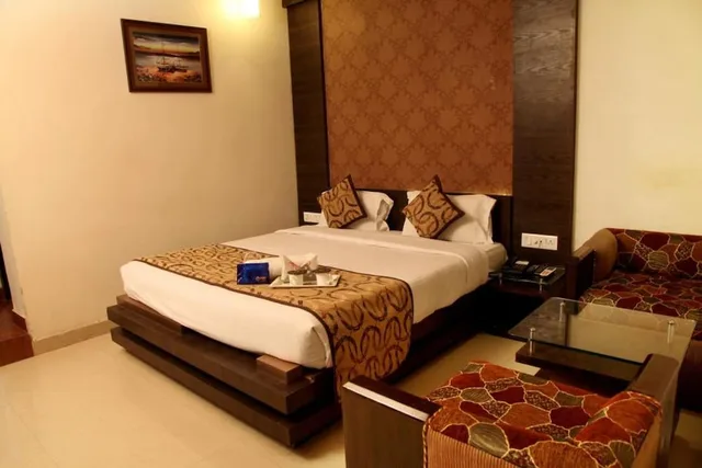 غرفة قياسية بسرير كينج للمدخنين لذوي الإعاقة، OYO Premium Allahabad Civil Lines 5/7