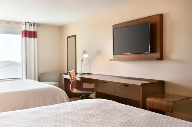 غرفة تقليدية بسريرين كوين، Four Points by Sheraton Fargo Medical Center 3/5