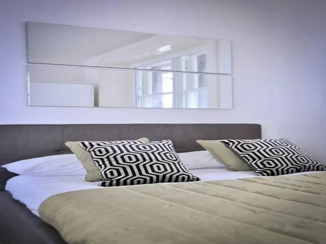 Classic, Studio, Double Bed, Destiny Scotland - St. Andrew Square Apartments 3/5