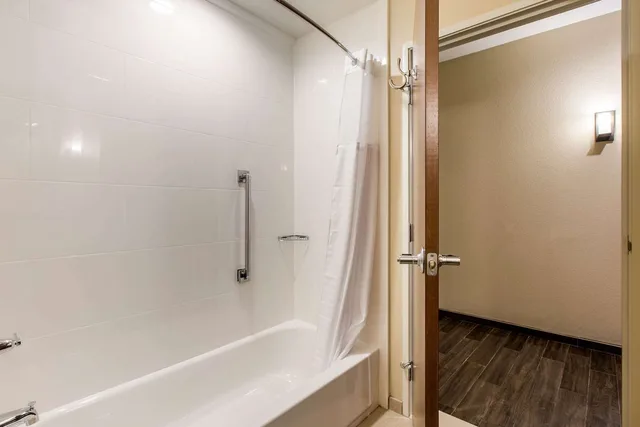جناح بسريرين كوين لذوي الإعاقة، Comfort Suites South Austin 3/3