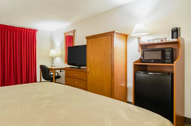 غرفة قياسية بسرير كينج، Wyndham Garden Salina Conference Center 8/10
