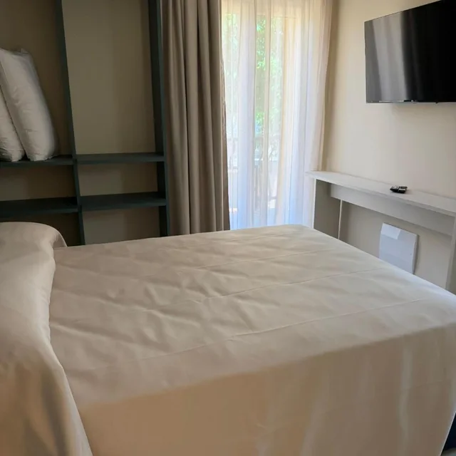 غرفة ديلوكس مفردة بشرفة، Hotel and Residence La Rotonda 1/3