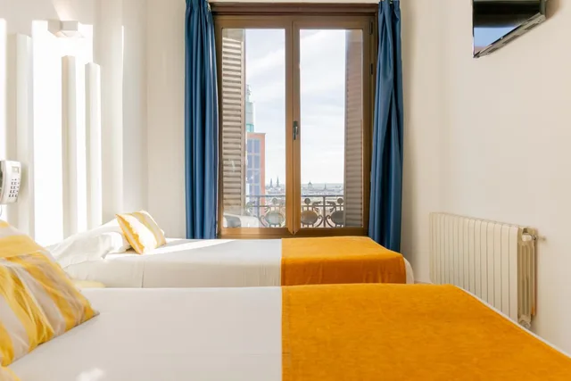 غرفة ثلاثية، Hostal Josefina 2/3