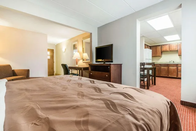 Efficiency, King Bed, Quality Inn & Suites Lawrenceburg 1/2